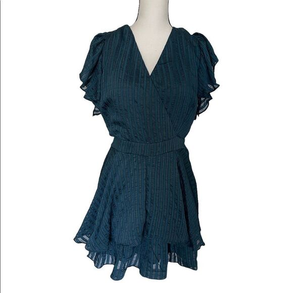 City Chic Plus Size First Date Playsuit Short Ruffle Sleeves V-Neckline XXS/12 - Picture 4 of 9
